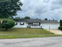 Building Photo - LINCOLN KNOLLS 3 BED RANCH HOME