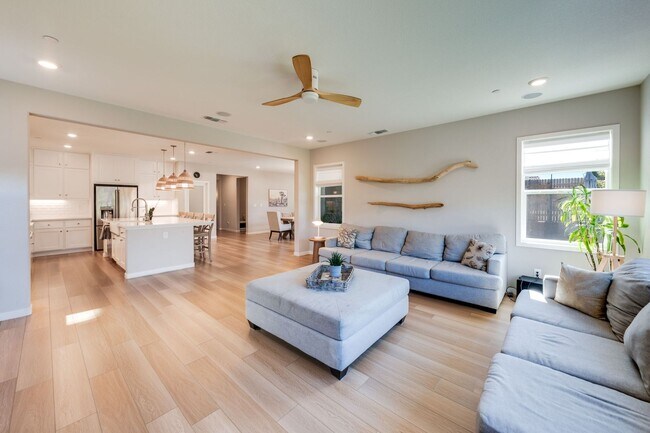 Building Photo - 4623 Flagstaff Dr