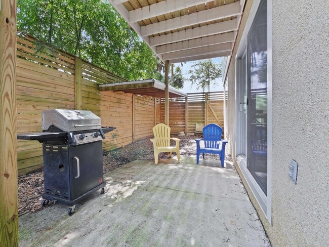 Building Photo - 208 A St