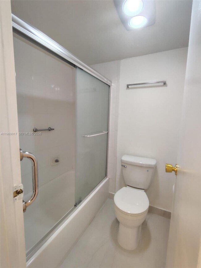 Building Photo - 20400 W Country Club Dr