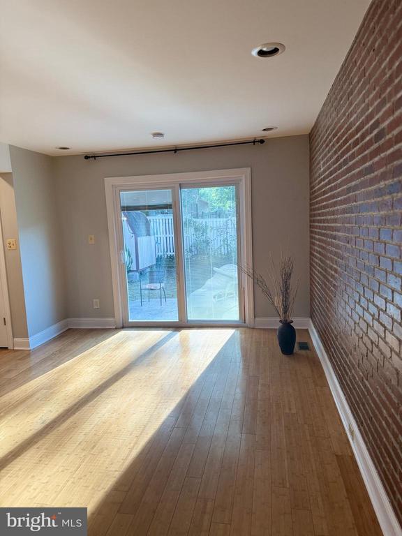 Building Photo - 4363 Varnum Pl NE