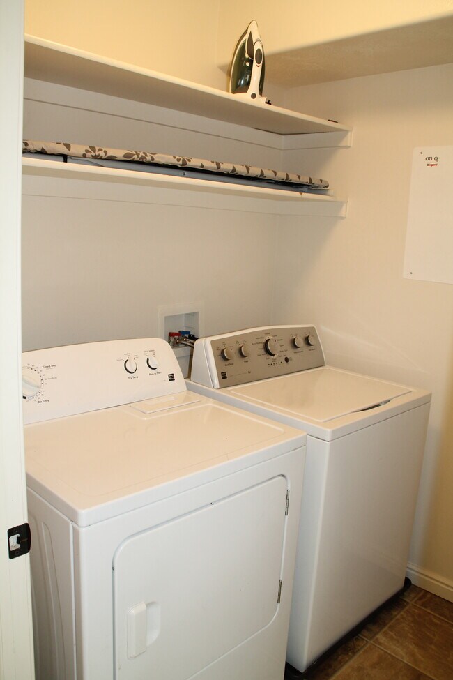 Building Photo - 195 Robison Dr