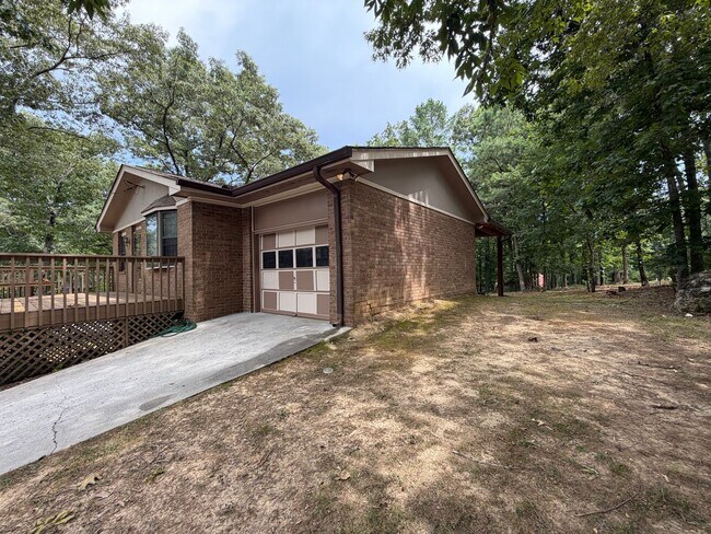 Building Photo - Large 4/2 with finished basement/bonus room- $1,895
