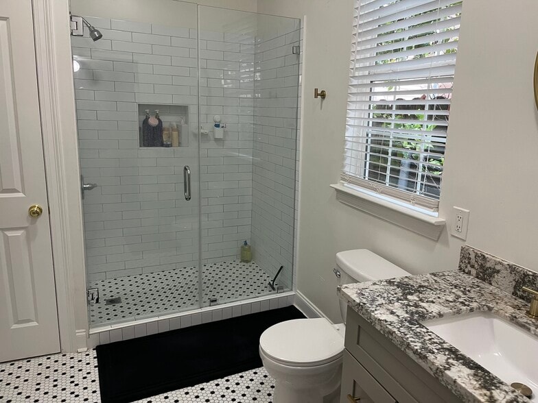 Bathroom - 510 Pink St