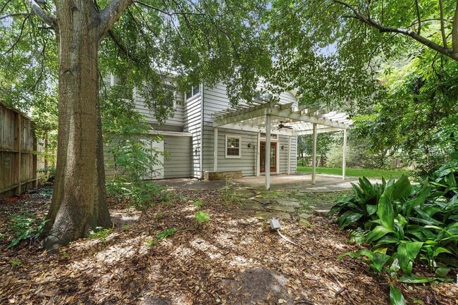 Building Photo - 3126 Wroxton Rd