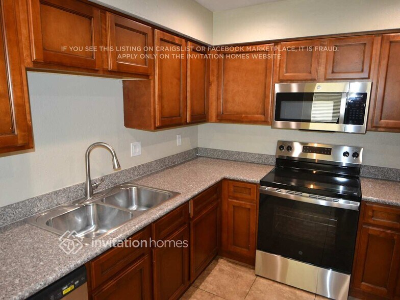 Building Photo - 2609 W Charter Oak Rd