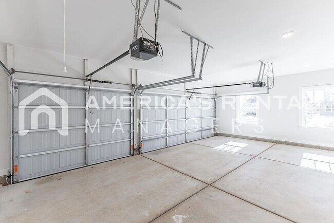 Building Photo - NEW CONSTRUCTION - Spacious Sifford Plan with Three Car Garage!