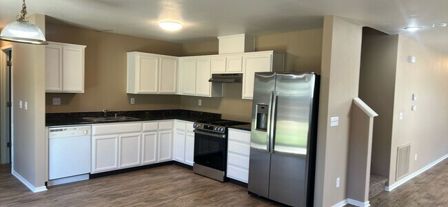 Building Photo - 1133 Pinnacle Dr