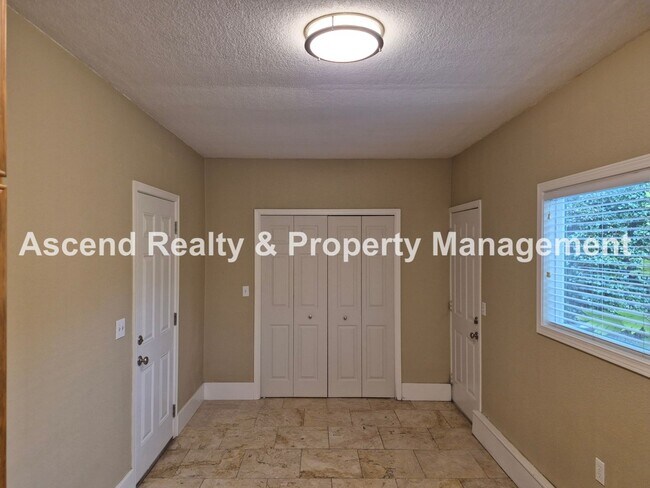 Building Photo - Available Now Prime Terra Linda Location One Level Home Large Fenced Yard & Attached Garage Walk ...