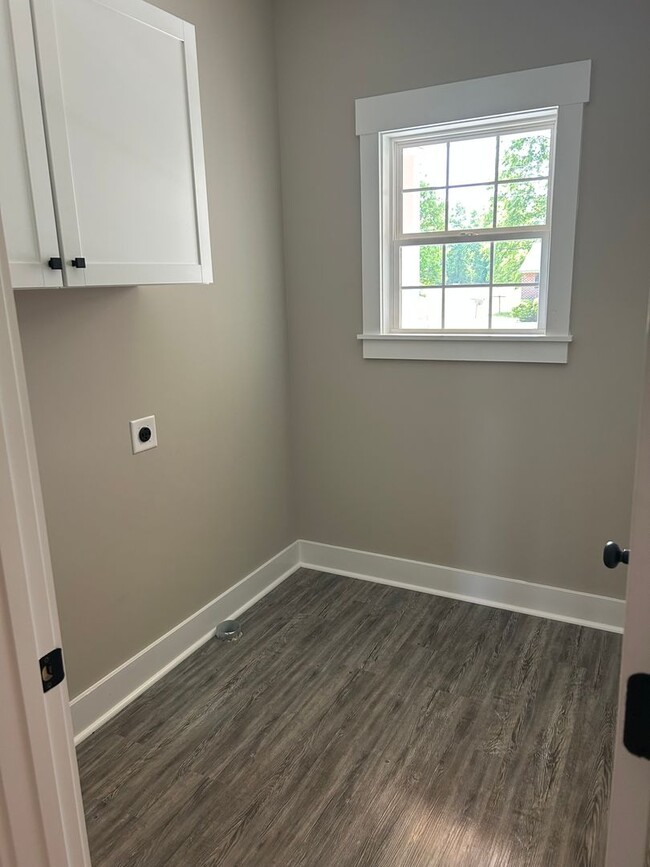 Building Photo - Stunning New Build 3 bedroom 2.5 Bath Home...