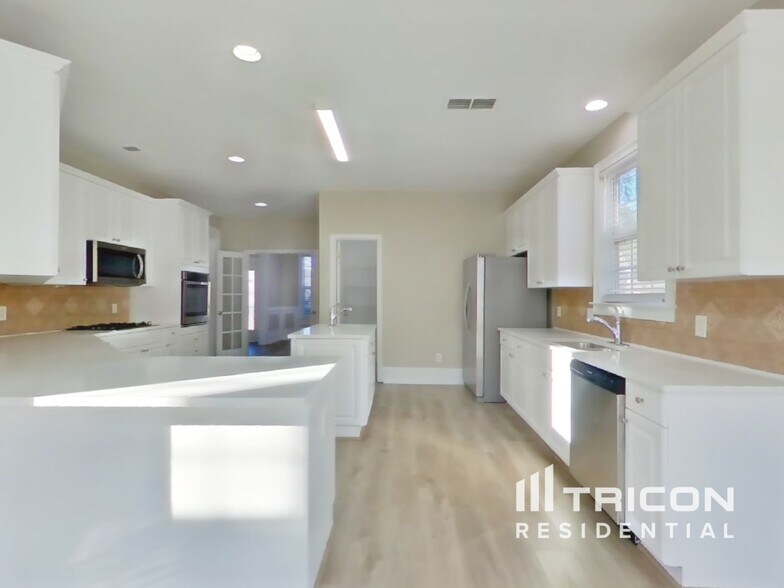 Building Photo - 434 Grandiflora Dr