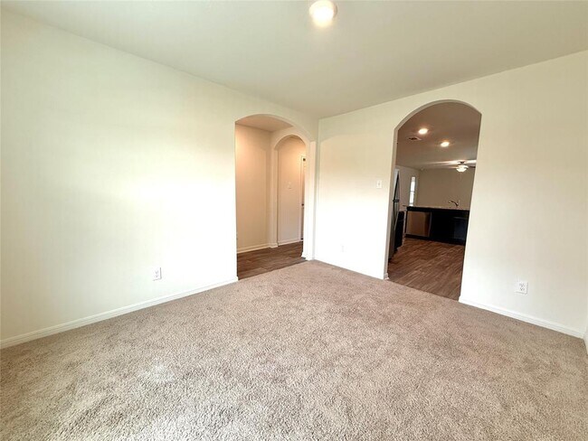 Building Photo - 353 Cres Park Dr