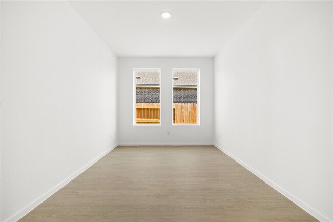 Building Photo - 823 Heaven Dr