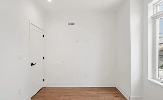 Building Photo - Luxury New Construction Townhome