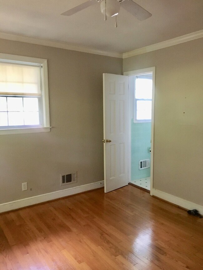 Building Photo - Forest Acres