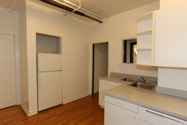 Building Photo - 821 W Waveland Ave