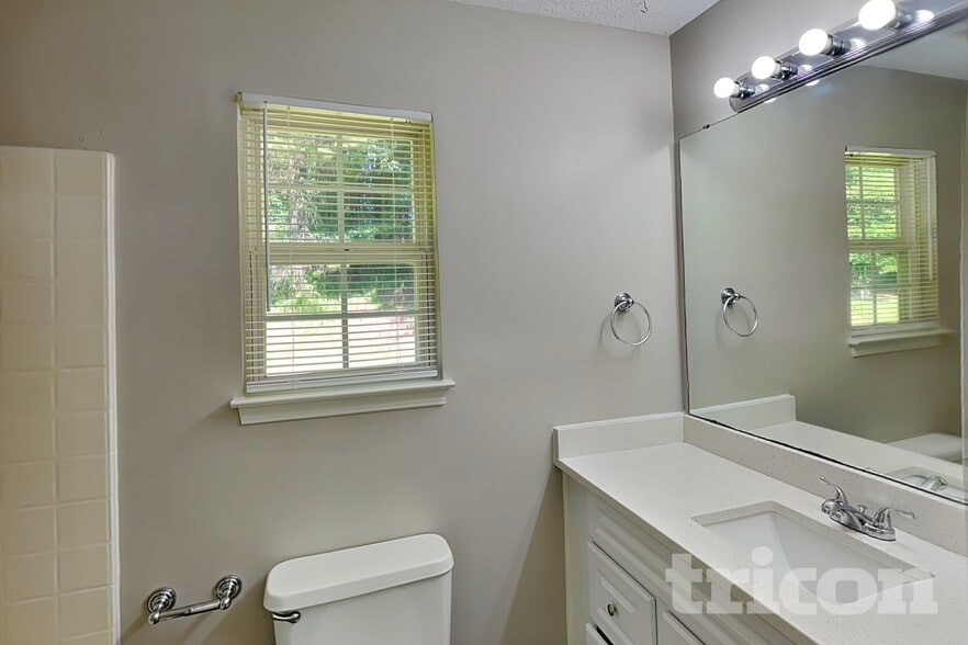 Building Photo - 8820 Kismet Dr