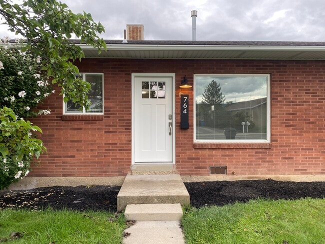 Building Photo - 764 W 220 N