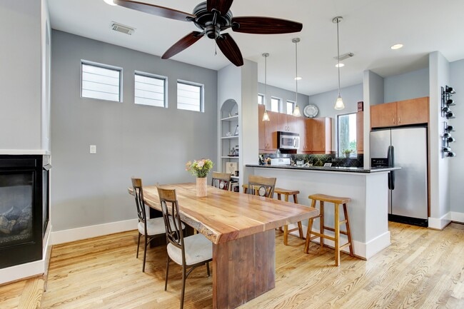 Building Photo - 408 Parker St