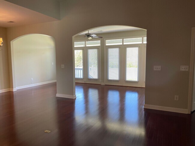 Building Photo - 215 Stoners Glen Ct