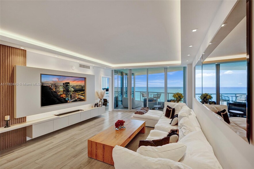 Primary Photo - 17121 Collins Ave