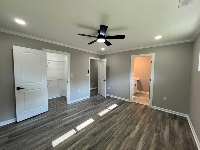Building Photo - 11405 Cresthill Dr