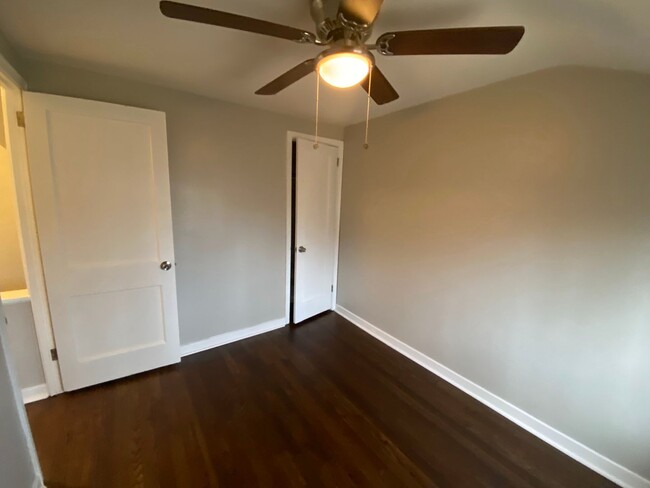 Building Photo - MODERN, TOTALLY UPDATED 2 BEDROOM / 1 BATH...