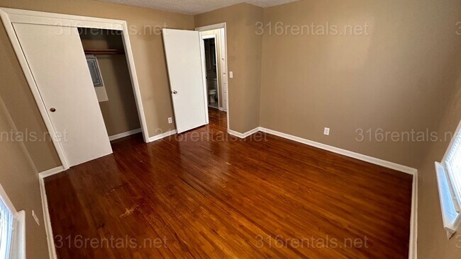 Building Photo - 257 N Sabin St