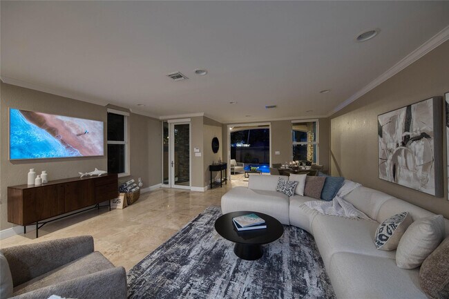 Building Photo - 1215 NE 1st St