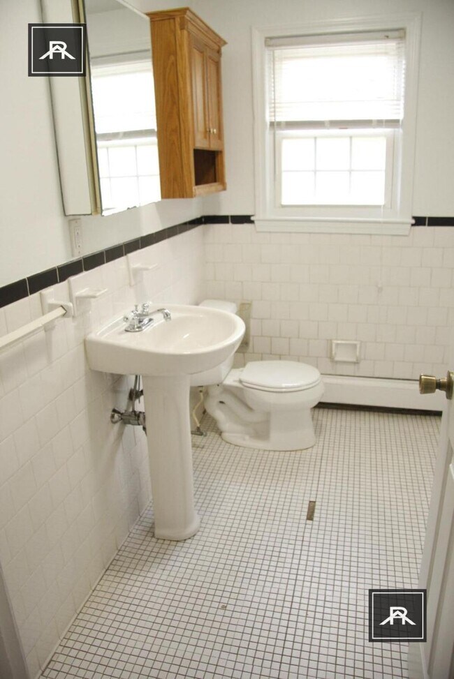 Building Photo - 4 bedroom in Woburn MA 01801
