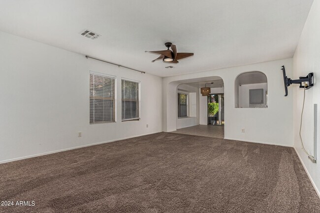 Building Photo - 10513 W Louise Dr