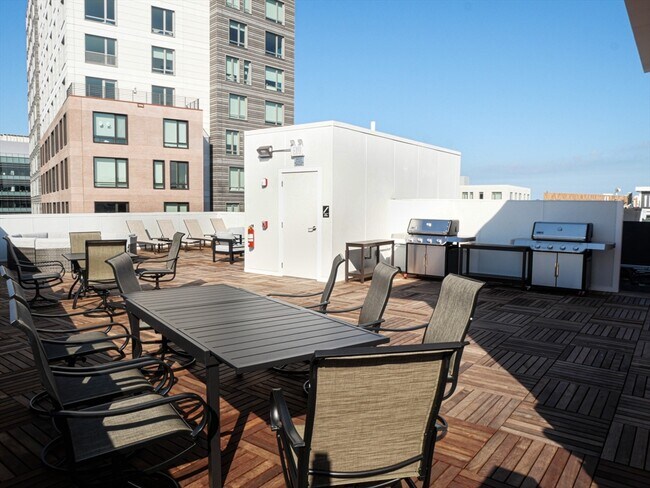 Building Photo - 38 Hichborn St