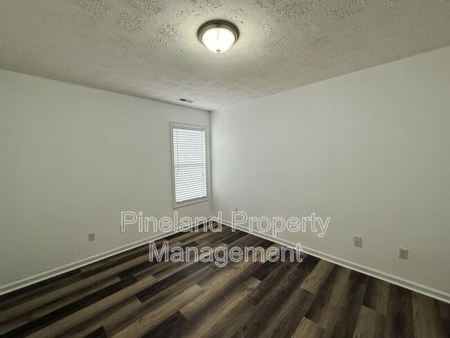 Building Photo - 153 Newport Ct