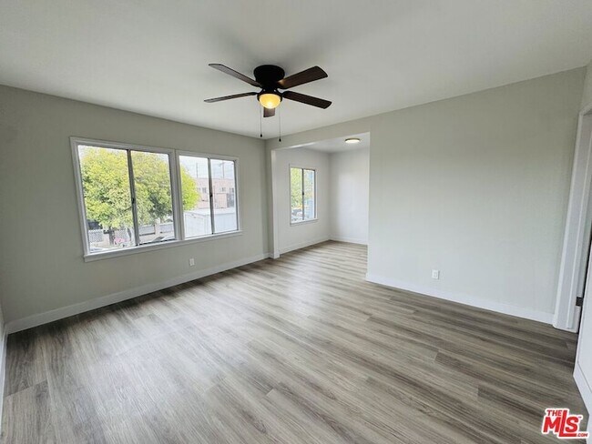 Building Photo - 810 W 62nd St