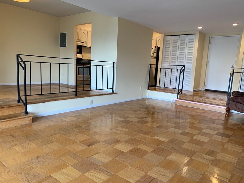 LR, DR, closets, pantry, entry - 9900 Georgia Ave