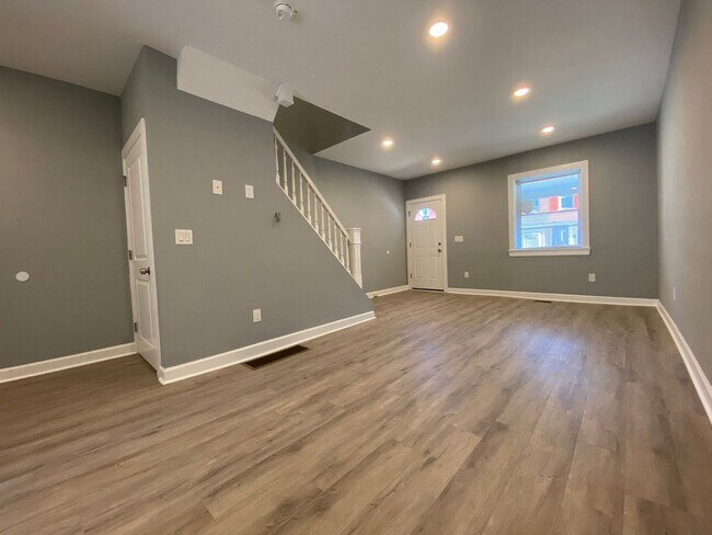 Building Photo - 5404 Delancey St
