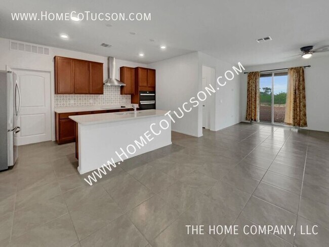 Building Photo - 5618 W Monterey Dr