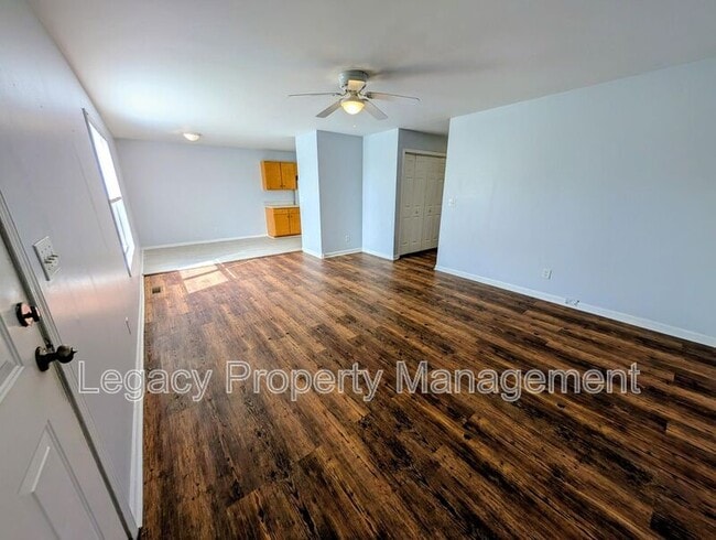 Building Photo - 527 S Anthony St