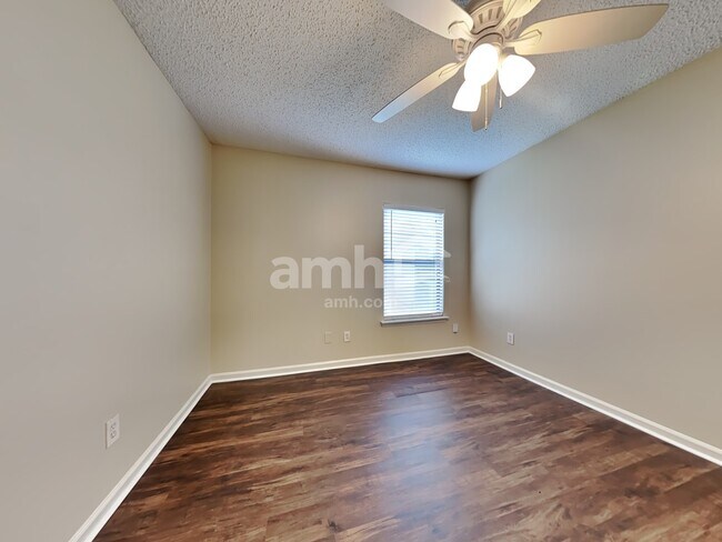 Building Photo - 945 Cherry Point Way