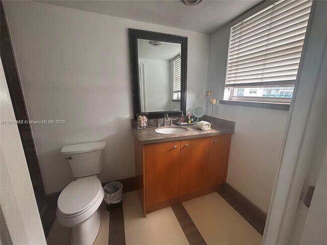 Building Photo - 3901 S Ocean Dr