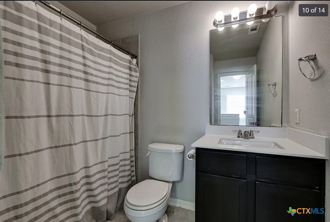 Building Photo - Beautiful and Convenient! 3 bed 2 1/2 bath...