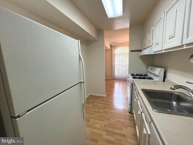 Building Photo - 3322 Woodburn Village Dr