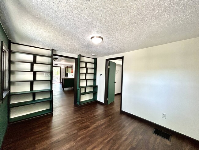 Building Photo - 8 Florissant Ave