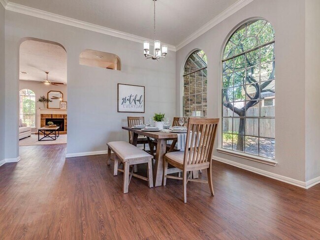 Building Photo - 1104 Quail Ln