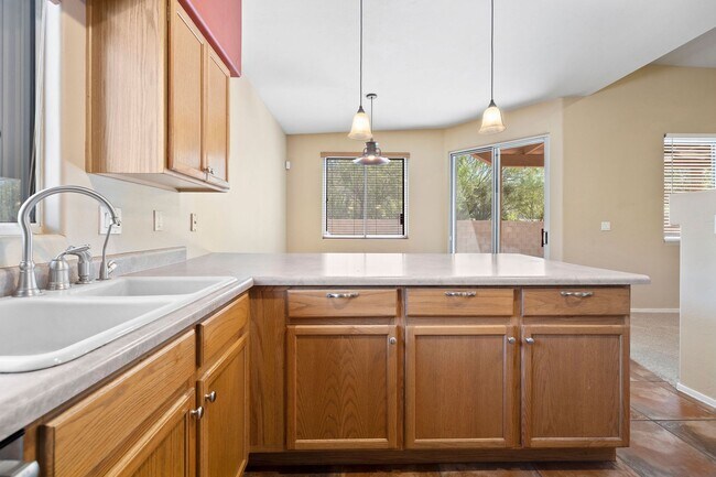 Building Photo - Santa Fe Home in Silverado Hills with Pool!