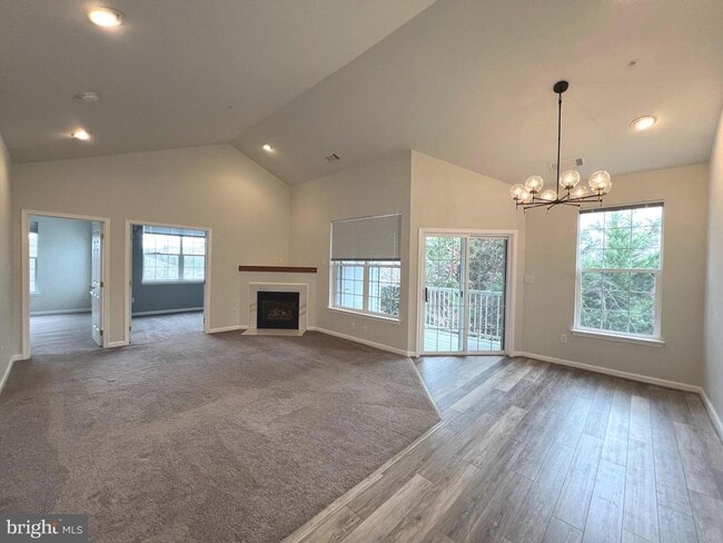 Building Photo - 5000 Hollington Dr