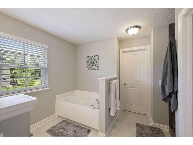 Building Photo - 5596 Orchard Cove
