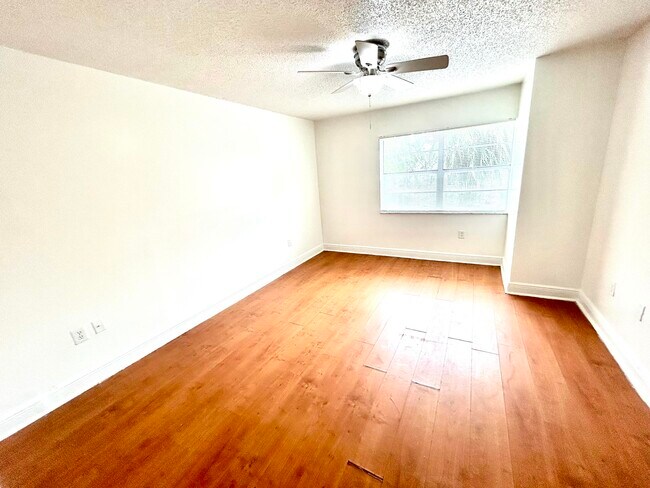 Building Photo - 4314 NW 9th Ave