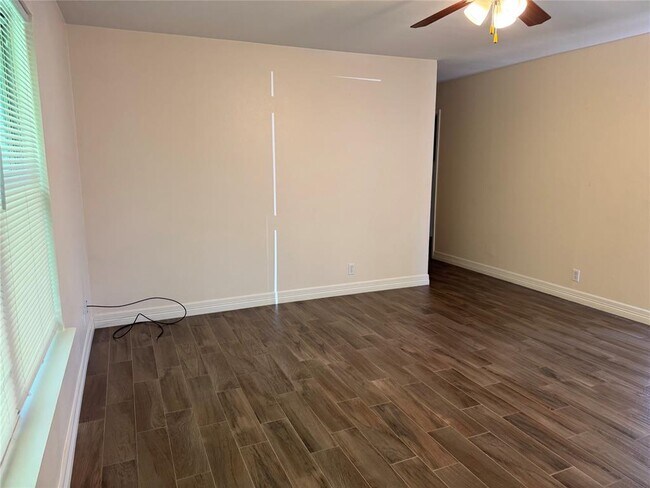 Building Photo - 2304 Mesquite Ln
