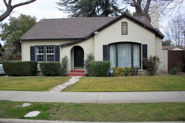 Primary Photo - 121 Elmwood Ct